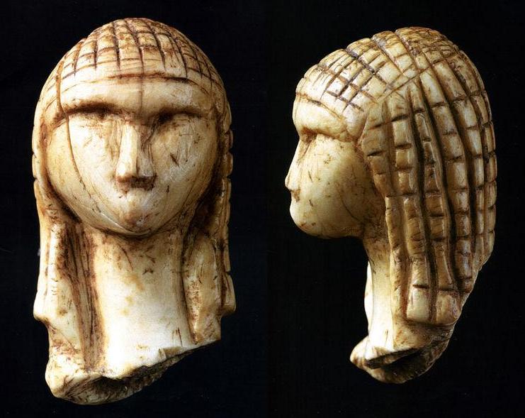 Dame de Brassempouy sculptée dans l'ivoire. Evolution du Mammouth
